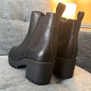 TOP Moda Black Ankle Boots with Chunky Heel